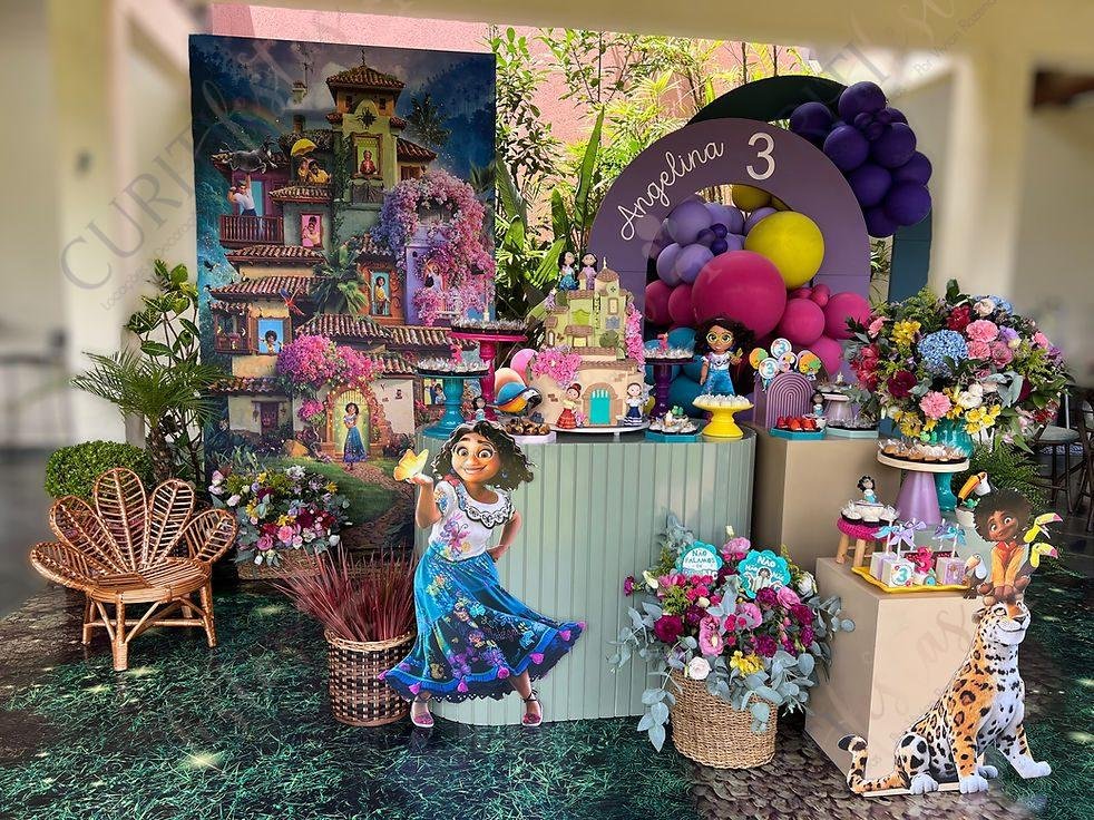 Decoração de Festa Infantil do Tema Encanto em Curitiba
